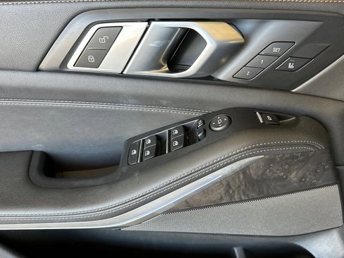 Used 2024 BMW X5 xDrive40i w/ Premium Package image 11