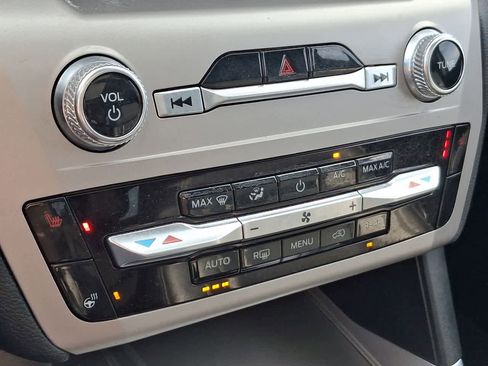 Used 2022 Ford Explorer XLT w/ Equipment Group 202A image 25