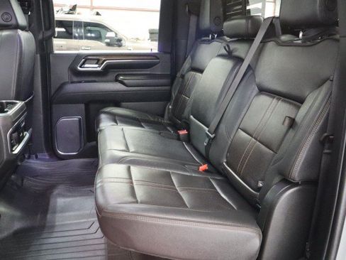 Used 2024 Chevrolet Silverado 2500 High Country w/ High Country Premium Package AWD/4WD image 8