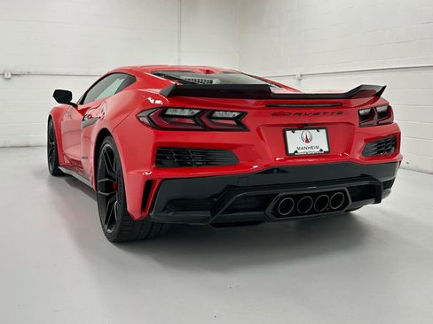 Used 2025 Chevrolet Corvette Z06 RWD image 8