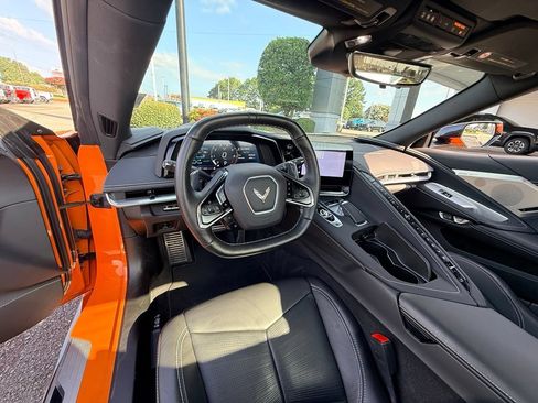 Used 2024 Chevrolet Corvette Stingray Preferred Conv w/ Z51 Performance Package RWD image 9
