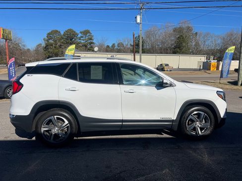 Used 2020 GMC Terrain SLT image 2