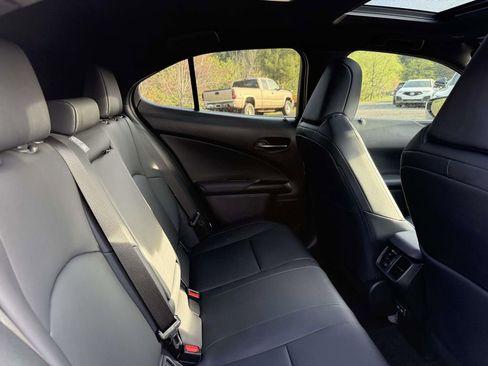 Used 2022 Lexus UX 250h w/ Premium Package AWD/4WD image 15