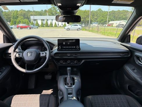 Used 2024 Honda HR-V Sport image 9