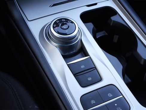 Used 2022 Ford Explorer XLT image 14