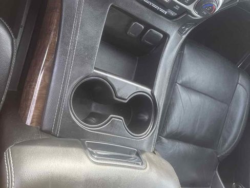 Used 2015 Chevrolet Suburban LT image 18