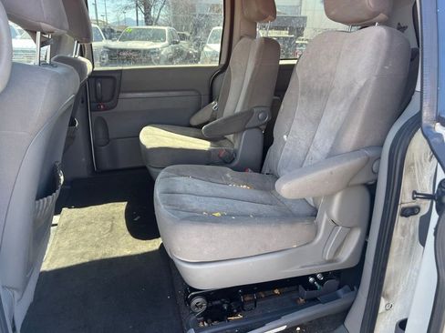 Used 2012 Kia Sedona LX image 24