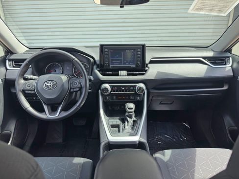 Used 2021 Toyota RAV4 XLE w/ Convenience Package FWD image 12