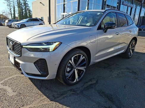 Used 2024 Volvo XC60 T8 Ultimate w/ Protection Package Premier image 3