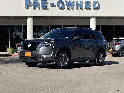 Used 2024 Nissan Pathfinder SV
