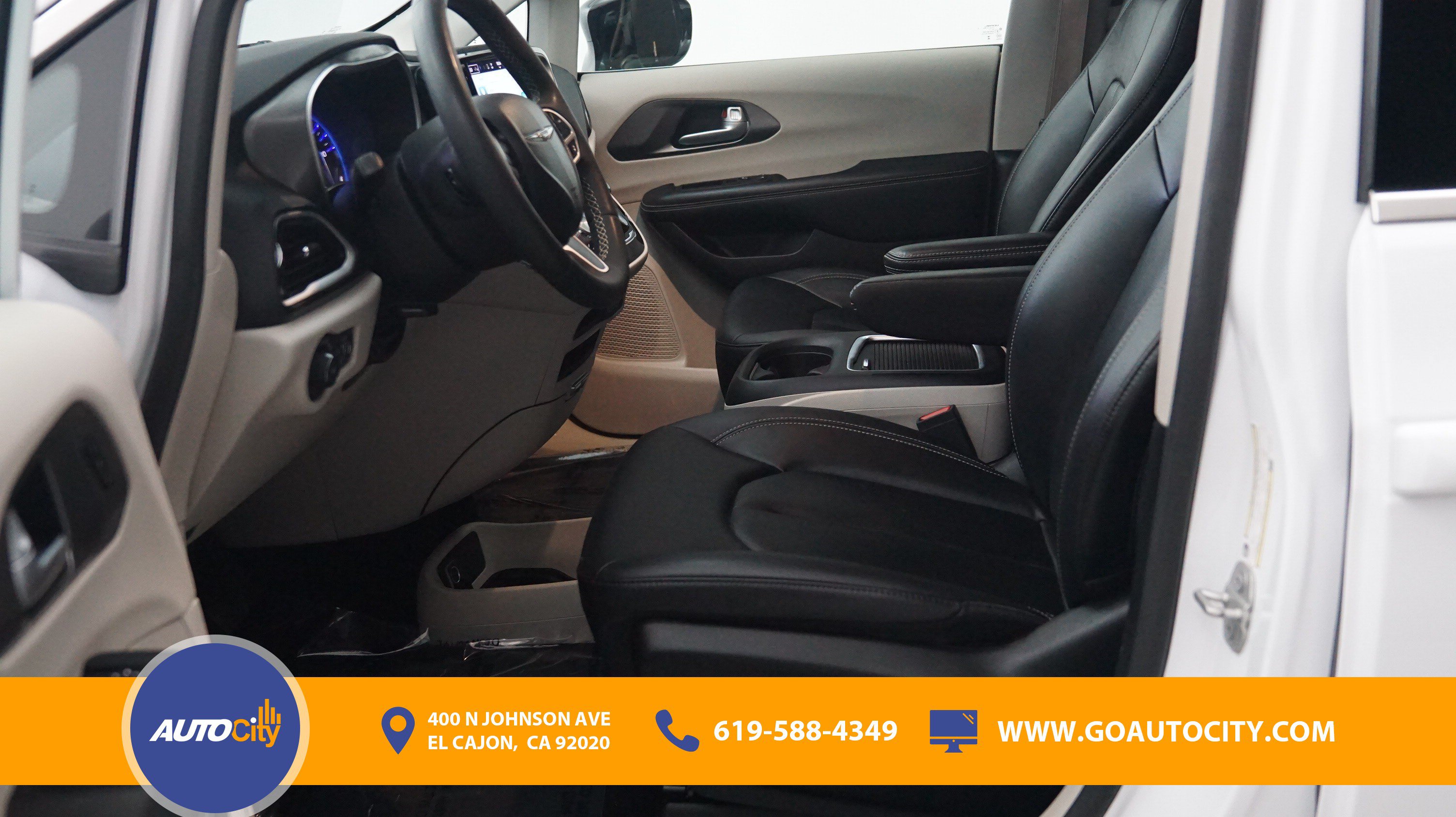 Used 2024 Chrysler Pacifica Touring-L FWD image 9