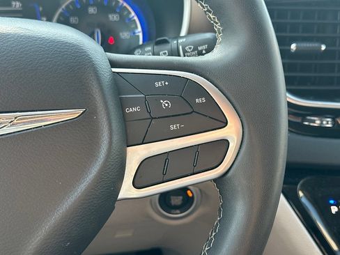Used 2023 Chrysler Voyager LX FWD image 20