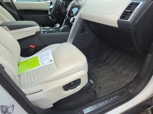 Used 2024 Land Rover Discovery S AWD/4WD image 19