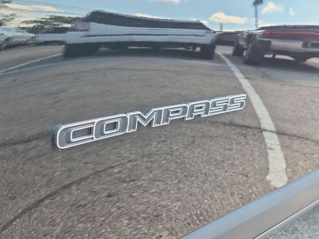 Used 2022 Jeep Compass Limited AWD/4WD image 10