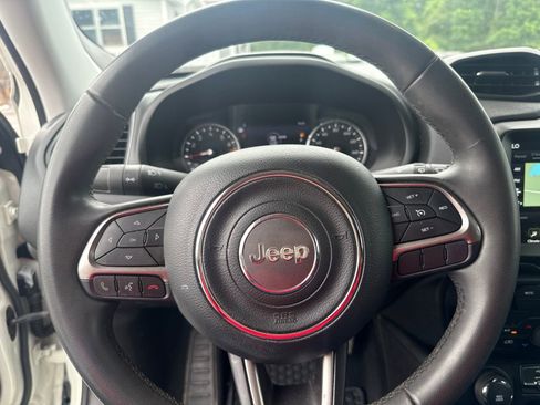 Used 2022 Jeep Renegade Latitude AWD/4WD image 13