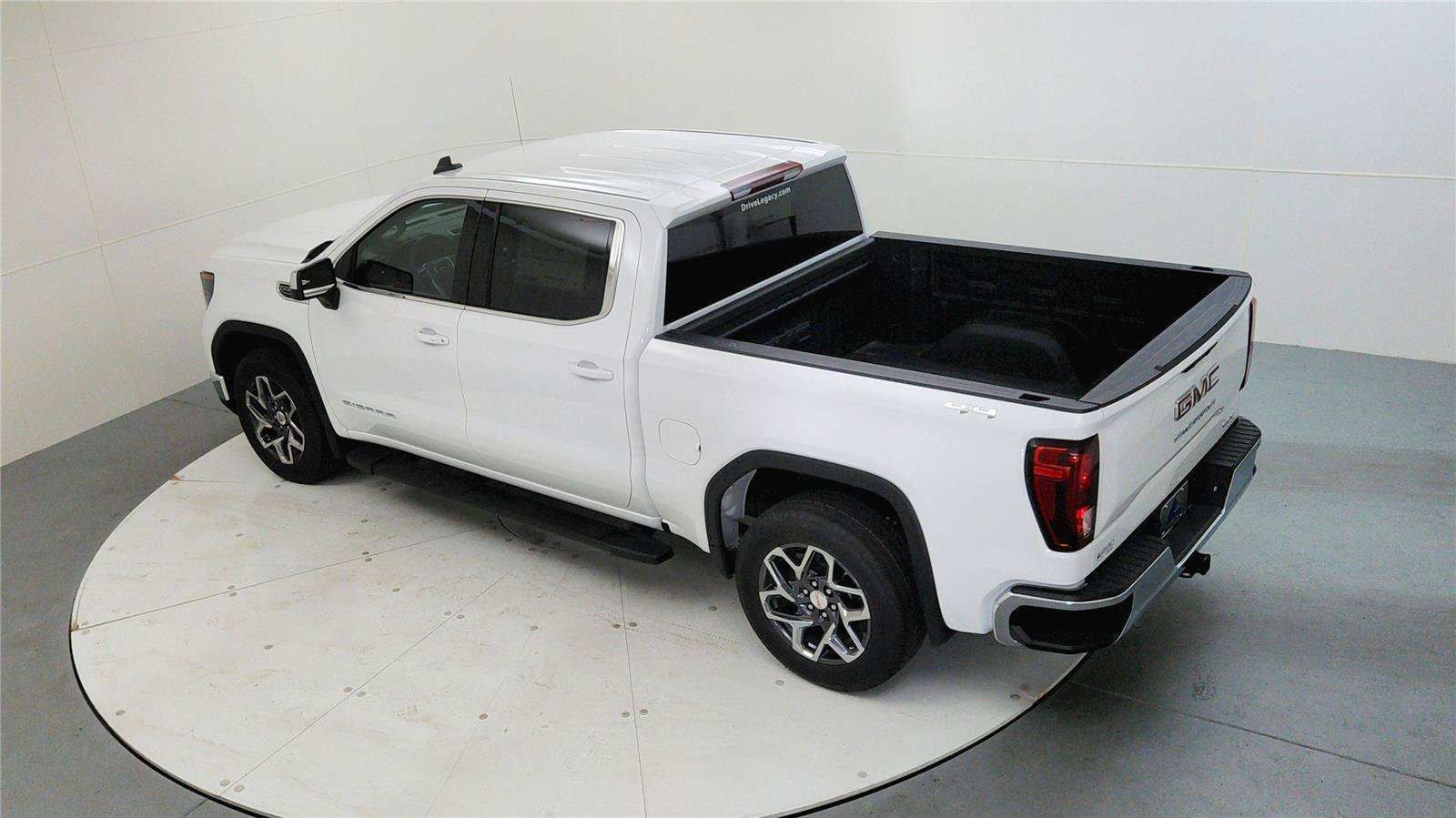 New 2026 GMC Sierra 1500 SLE AWD/4WD image 14