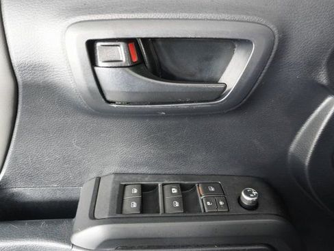 Used 2018 Toyota Tacoma SR w/ SR Convenience Package image 20
