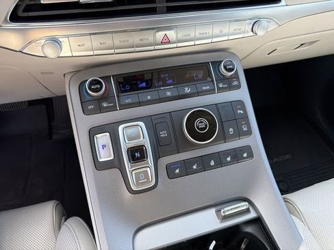 Used 2022 Hyundai Palisade Limited w/ Winter Package FWD image 28