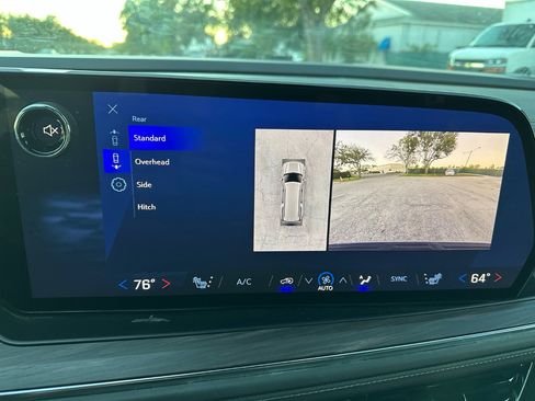 Used 2025 Chevrolet Suburban Z71 image 22