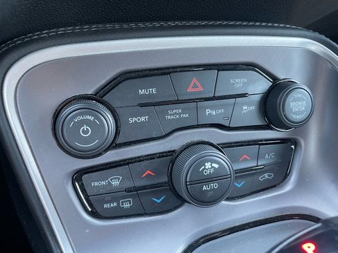 Used 2022 Dodge Challenger GT RWD image 9