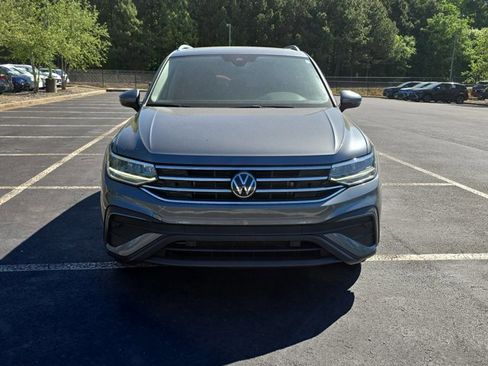 Used 2023 Volkswagen Tiguan SE image 2