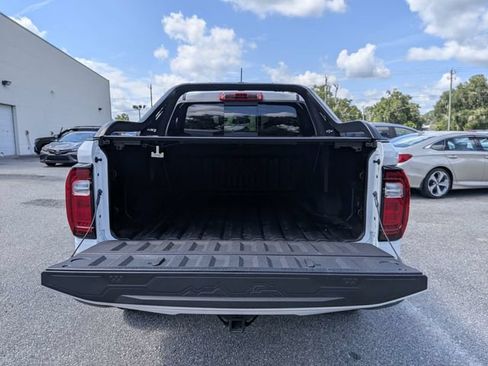 Used 2025 GMC Canyon AT4 w/ AT4 Premium Package AWD/4WD image 12