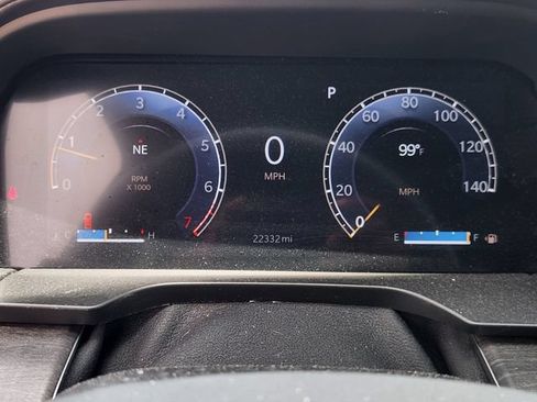 Used 2022 Jeep Grand Cherokee Overland w/ Luxury Tech Group IV AWD/4WD image 14
