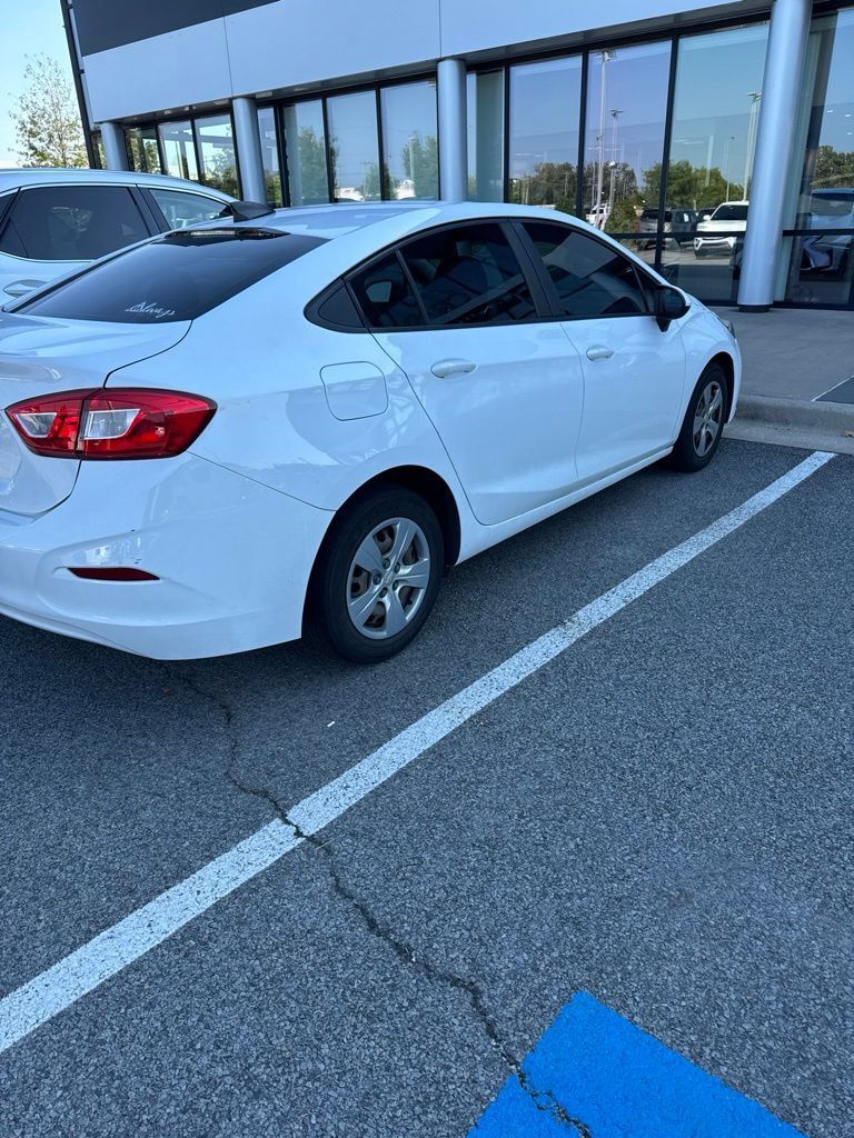 Used 2018 Chevrolet Cruze LS FWD image 5
