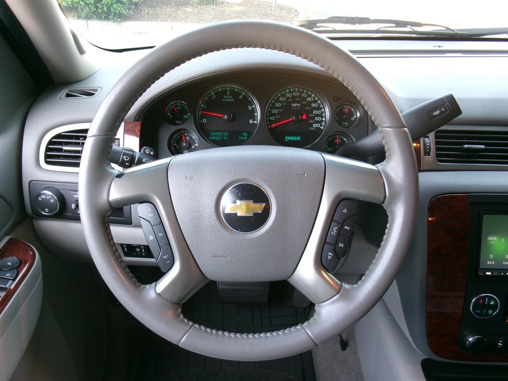 Used 2011 Chevrolet Avalanche LT RWD image 17