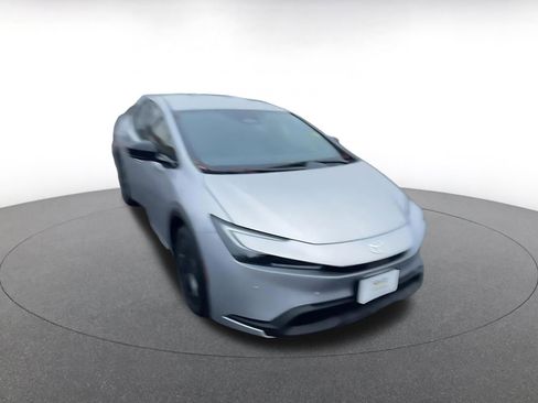 Used 2025 Toyota Prius LE image 3