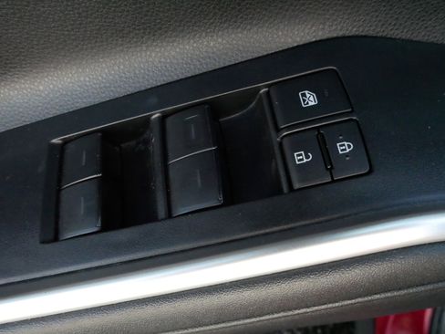 Used 2024 Toyota Highlander LE image 19