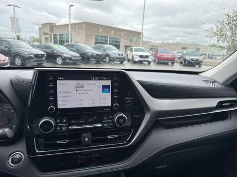 Used 2020 Toyota Highlander L AWD/4WD image 21