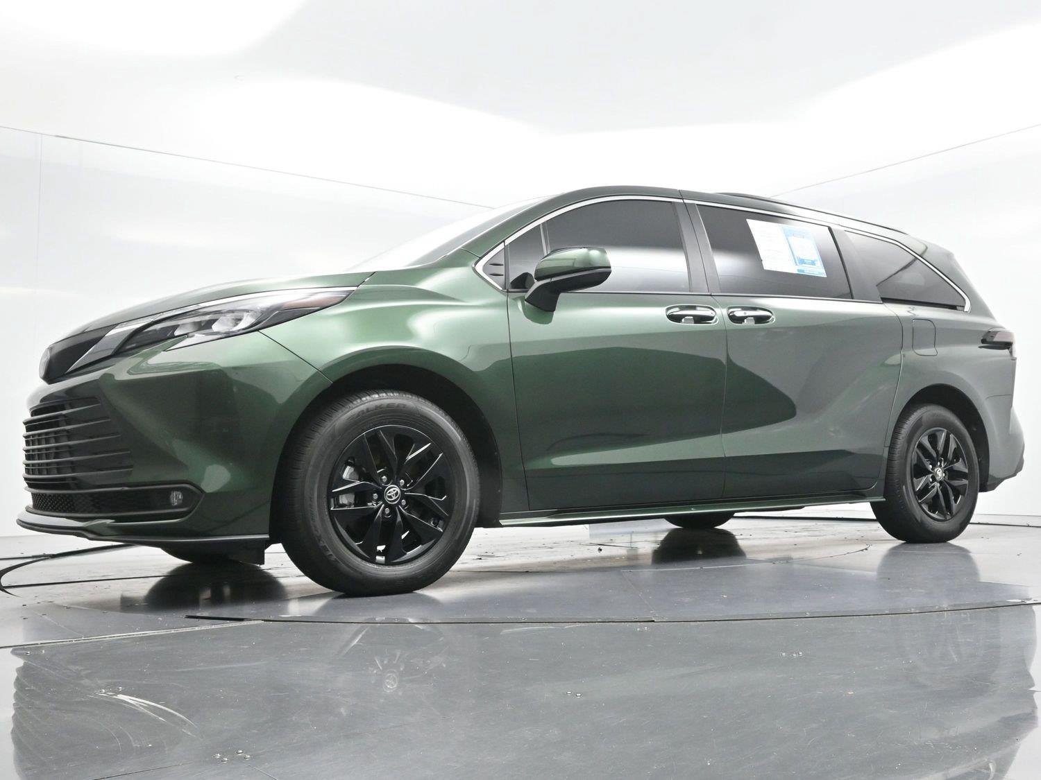 Used 2025 Toyota Sienna XLE FWD image 51