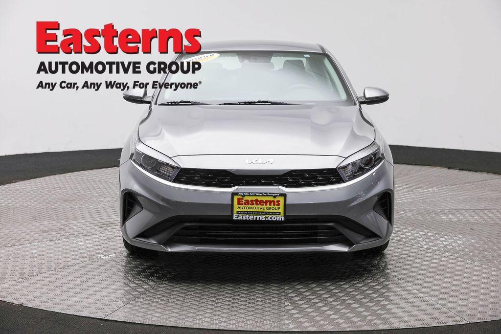 Used 2023 Kia Forte LXS w/ LXS Technology Package FWD image 2