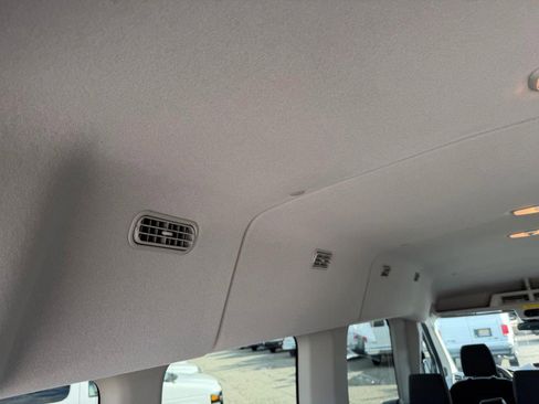 Used 2018 Ford Transit 350 XL image 45