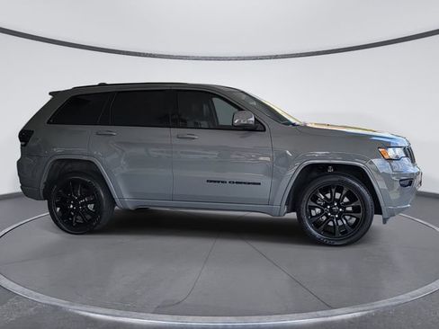 Used 2021 Jeep Grand Cherokee Laredo X AWD/4WD image 2