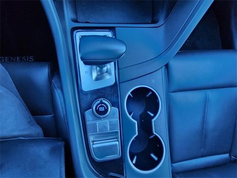 Used 2023 Genesis G70 2.0T image 15