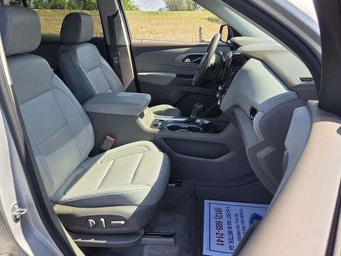 Used 2020 Chevrolet Traverse LT w/ LT Premium Package AWD/4WD image 18