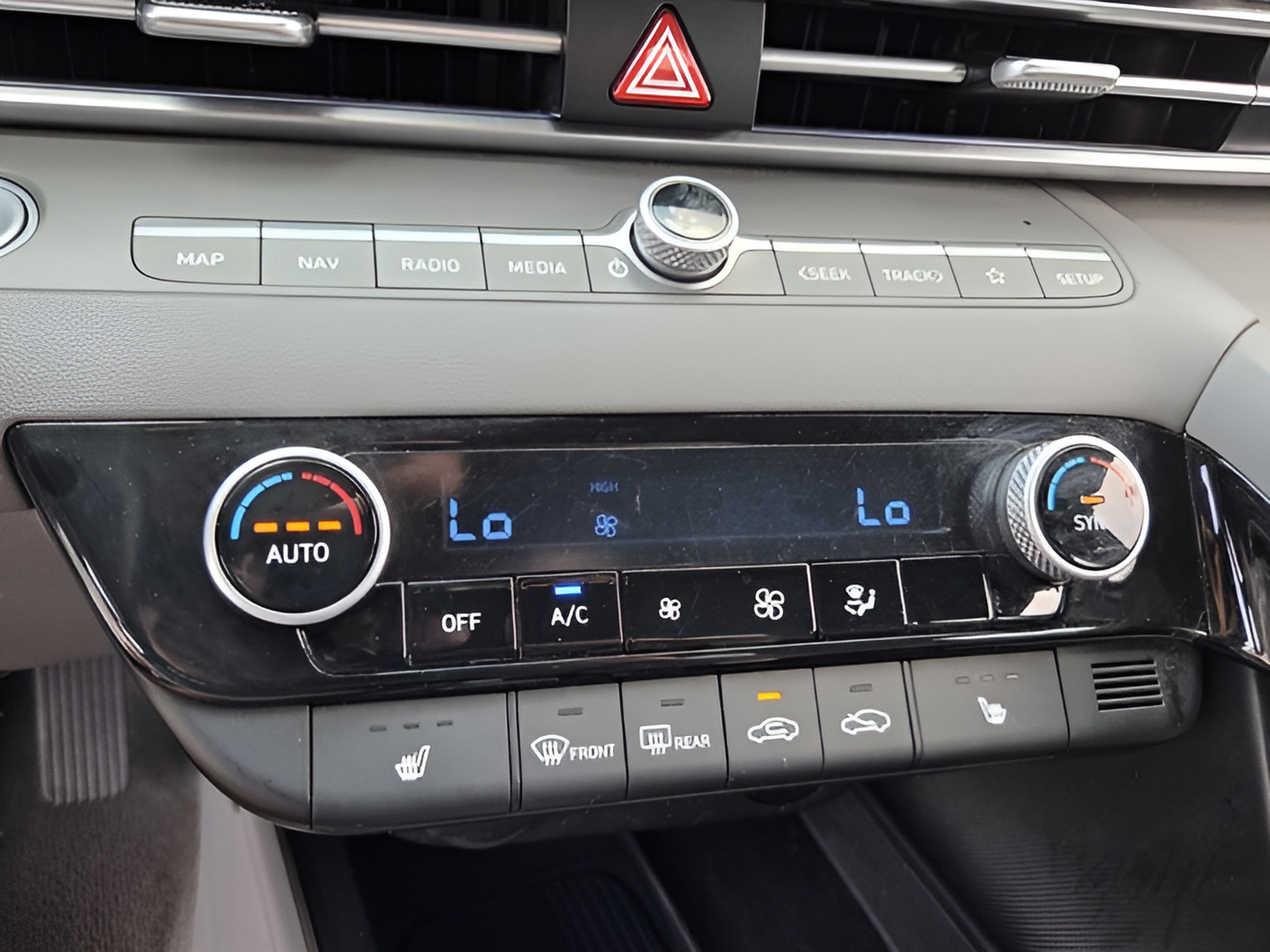 Used 2025 Hyundai Elantra SEL FWD image 21