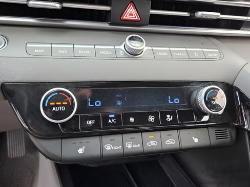 Used 2025 Hyundai Elantra SEL FWD image 21
