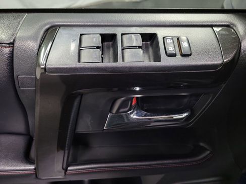 Used 2019 Toyota 4Runner TRD Off-Road Premium AWD/4WD image 19