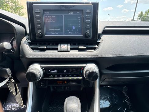 Used 2019 Toyota RAV4 LE w/ Carpet Mat Package FWD image 27