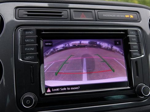 Used 2017 Volkswagen Tiguan Sport image 40