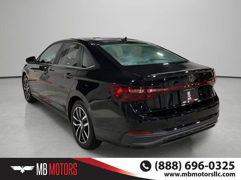 Used 2025 Volkswagen Jetta SE FWD image 7