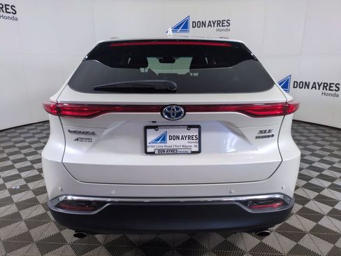 Used 2021 Toyota Venza XLE AWD/4WD image 4
