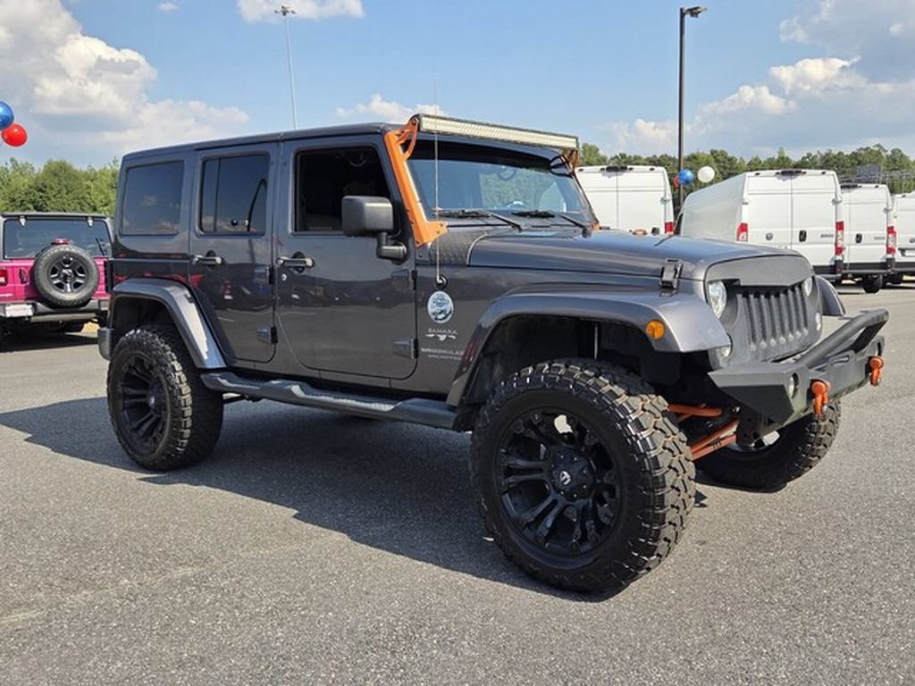 Used 2017 Jeep Wrangler Unlimited Sahara w/ Connectivity Group AWD/4WD image 12