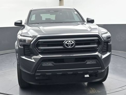 Used 2025 Toyota Tacoma SR5 AWD/4WD image 40