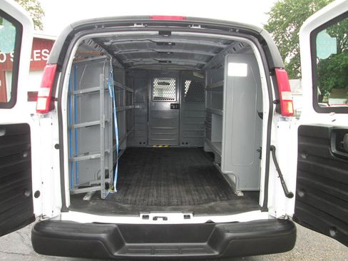 Used 2016 Chevrolet Express 2500 RWD image 29