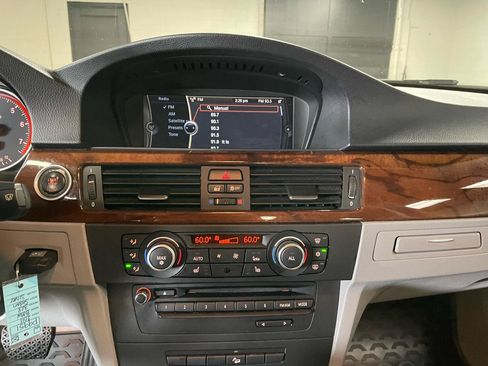 Used 2011 BMW 328i xDrive Sedan AWD/4WD image 21