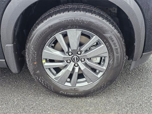 New 2025 Nissan Pathfinder SV image 31